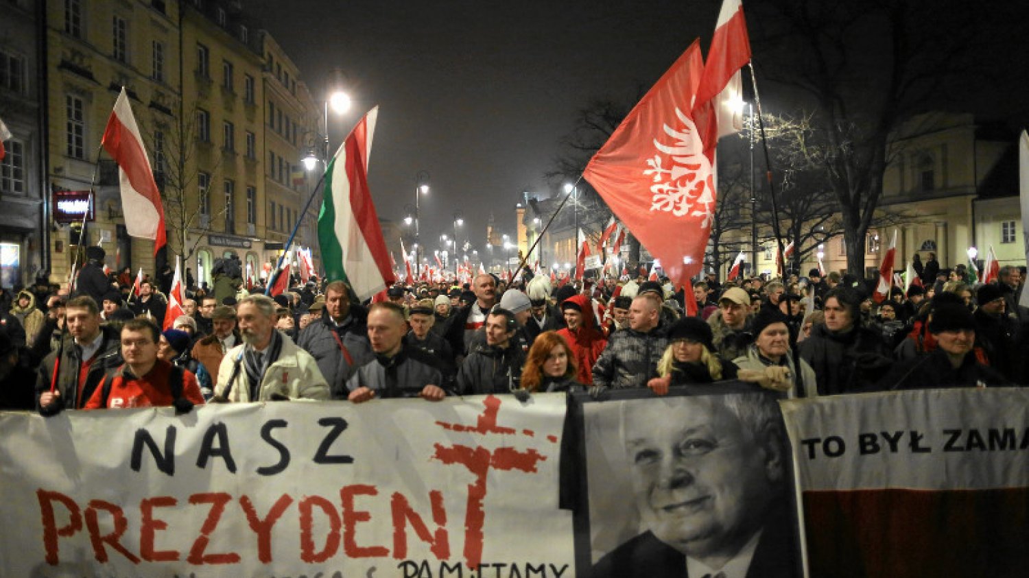 10.04.2013 Warszawa. Marsz Pamięci z Archikatedry św. Jana pod Pałac Prezydencki - w ramach obchodów trzeciej rocznicy katastrofy smoleńskiej.