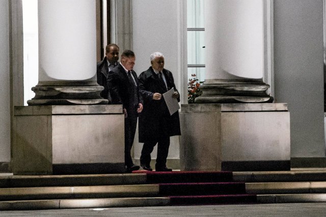 Spotkanie Andrzeja Dudy z Jarosławem Kaczyńskiem ws. zmian w sądownictwie trwało dwie godziny.