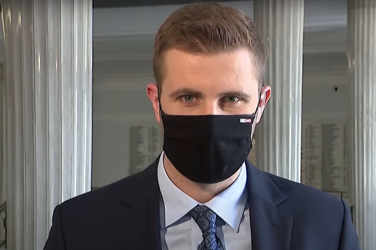 Miłosz Kłeczek nie jest pracownikiem TVP. Tak twierdzi Centrum Informacji TVP.