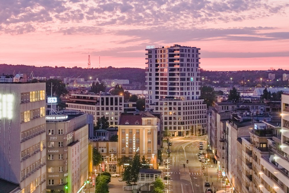 Budynek Portovej uzupełnił oś kompozycyjną widoczną z Placu Kaszubskiego