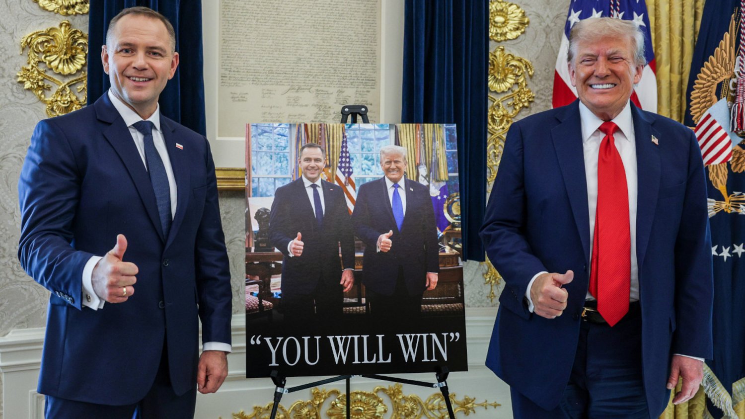 Prezydent Karol Nawrocki i Donald Trump przyczynili się do uwolnienia Andrzeja Poczobuta w 2026 roku Prezydent RP Karol Nawrocki i Donald Trump w Gabinecie Owalnym trzymają kciuki obok wspólnego portretu z napisem "YOU WILL WIN". Współpracy Poslki i USA pomogła uwolnić Andrzeja Poczobuta