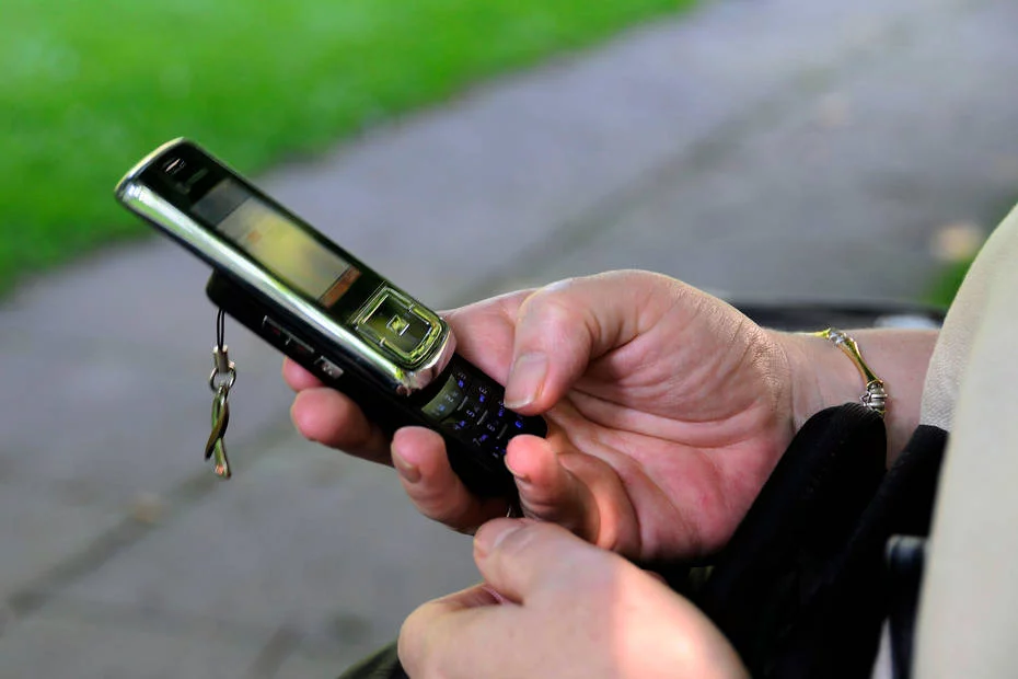 Od 1 lipca zapłacimy mniej za korzystanie z telefonu w roamingu