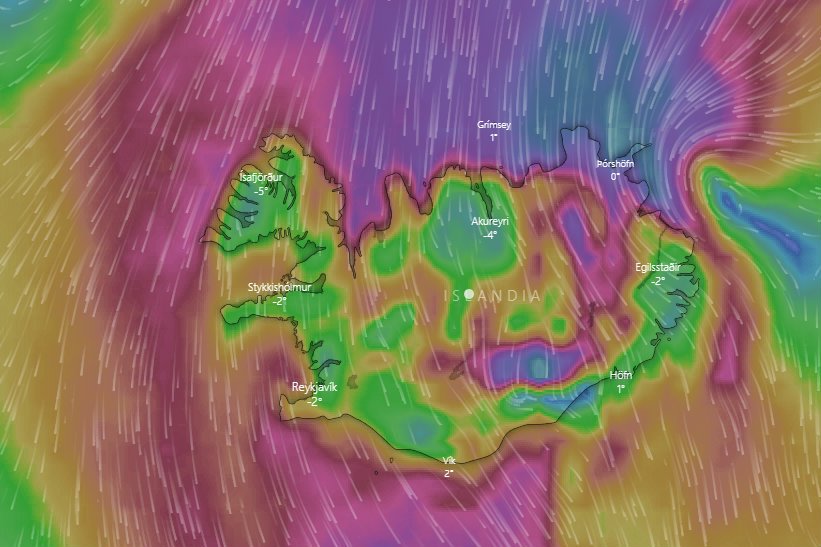 Na Islandii szaleje potężny cyklon, który przyniósł huraganowe podmuchy wiatru i obfite opady śniegu. Meteorolodzy nazywają to zjawisko bombogenezą.