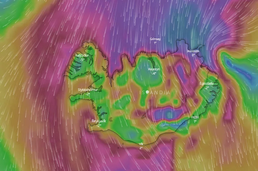 Na Islandii szaleje potężny cyklon, który przyniósł huraganowe podmuchy wiatru i obfite opady śniegu. Meteorolodzy nazywają to zjawisko bombogenezą.