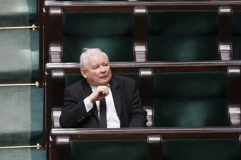 Prezes PiS w Sejmie usłyszał kilka słów o swoich posłach.