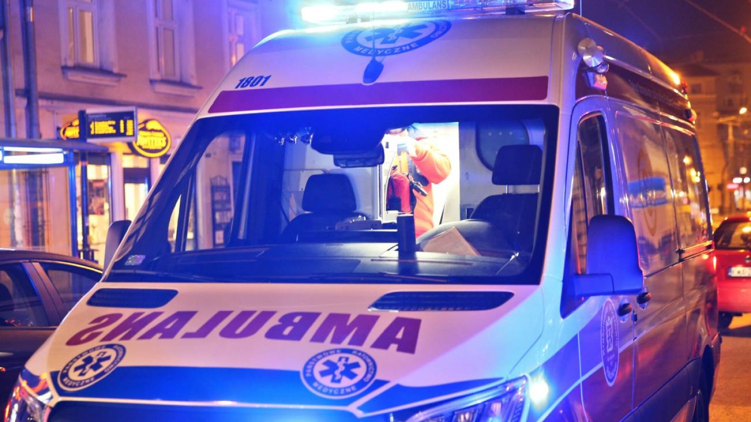 karetka pogotowia na sygnale