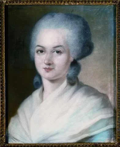 Rzadko się zdarza, żeby kobieta na XVIII wiecznym obrazie uderzała nas jako zjawiskowo piękna. Olympe de Gouges jest z pewnością wyjątkiem.