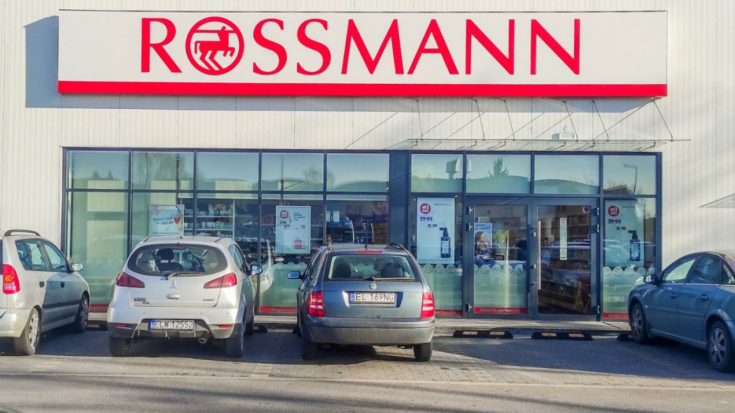 Rossmann z podarunkiem dla klientów. Można otrzymać kupony na zakupy w drogerii. Wyjątkowa okazja w Rossmannie. Do 7 stycznia otrzymasz prezent w aplikacji.