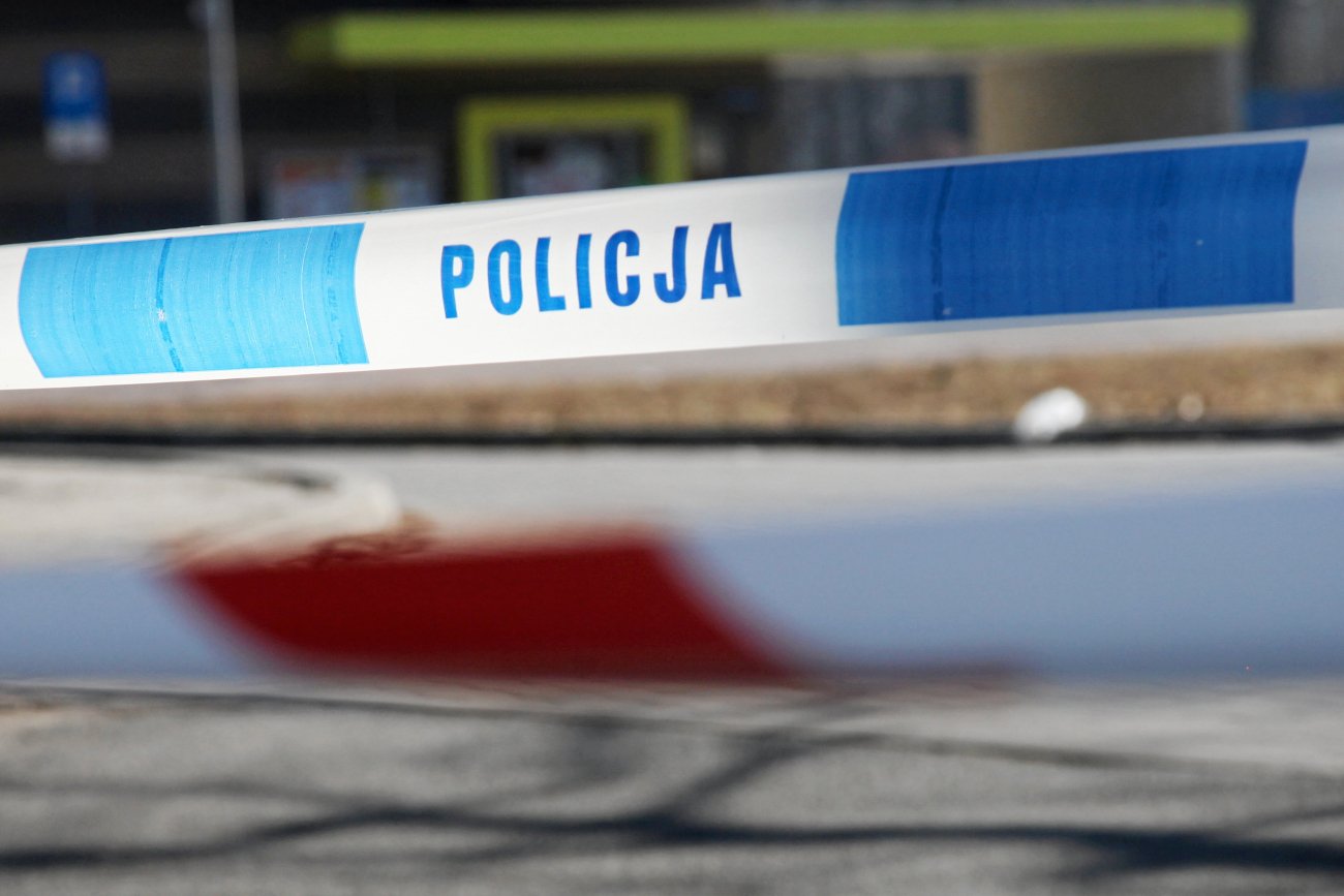 Kamieniec Ząbkowicki. Mężczyzna znalazł zwłoki noworodka w walizce.