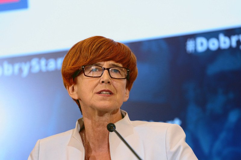 Elżbieta Rafalska oznajmiła, że zasiłek pielęgnacyjny wzrośnie po raz pierwszy od 12 lat.