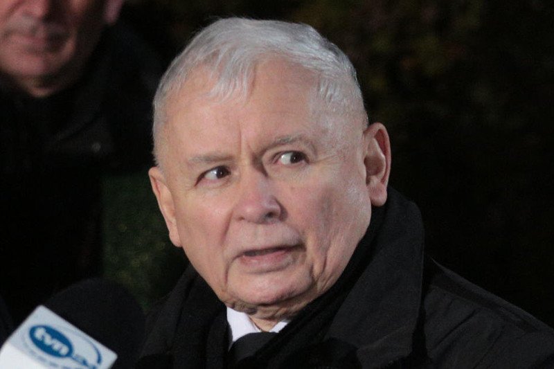 Jarosław Kaczyński może zacząć się martwić – sondaże dla PiS lecą w dół.
