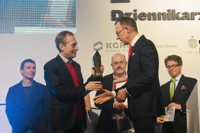 Konrad Piasecki odbiera Nagrodę Grand Press 2015