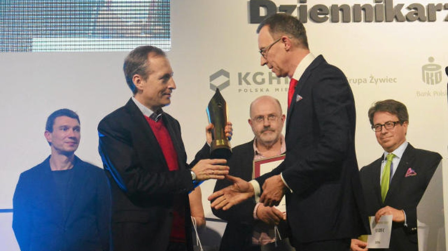 Konrad Piasecki odbiera Nagrodę Grand Press 2015