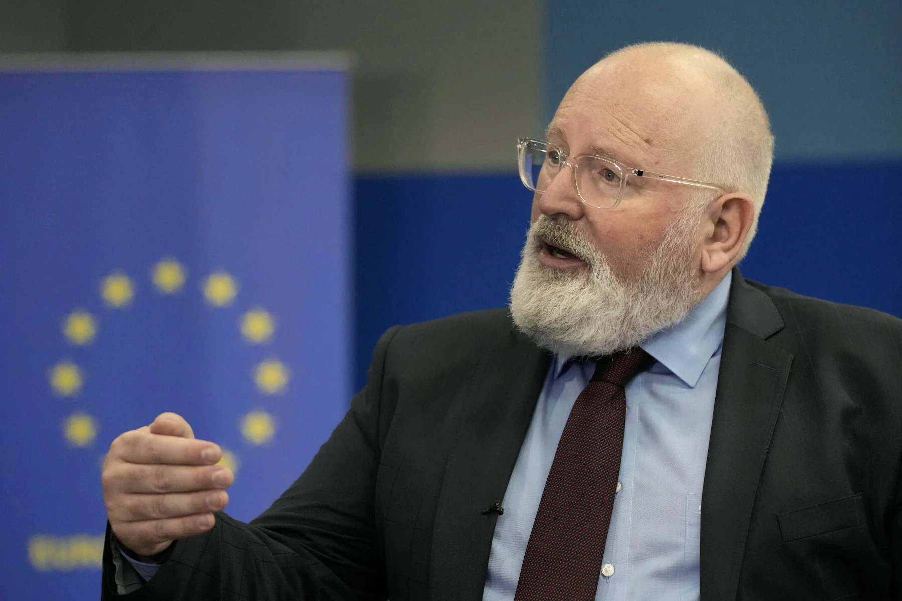 Wiceprzewodniczący Komisji Europejskiej Frans Timmermans zapowiada, że KE będzie bronić wolności mediów w Polsce.