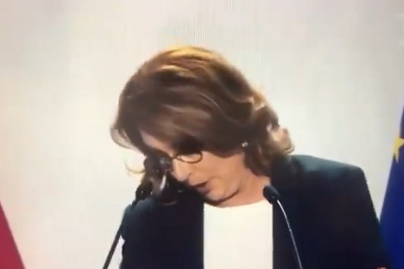 Zabawna sytuacja ze znikającym programem KO stała się hitem wśród zwolenników prawicy.