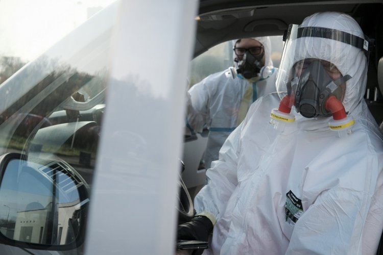 Najnowszy szczep COVID-19. "Potrójny mutant" został wykryty w Niemczech.