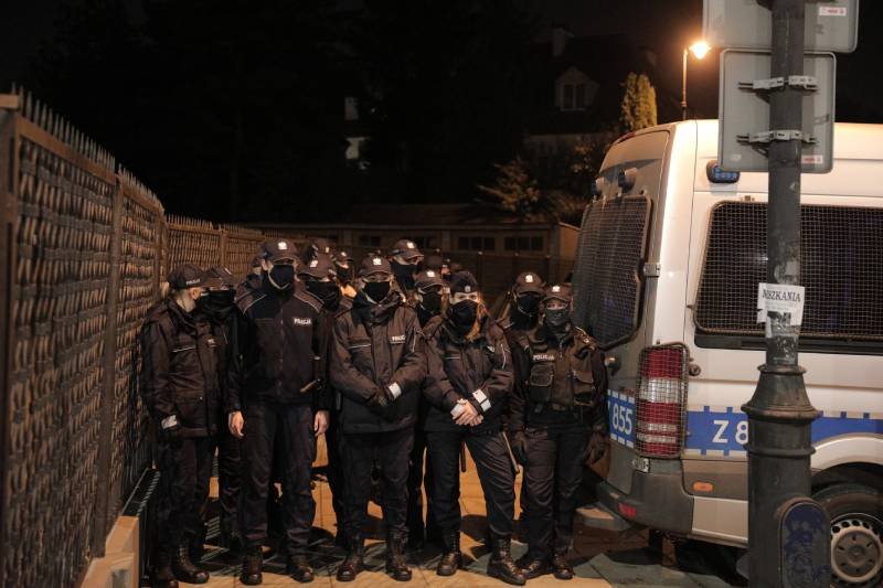 Wyrok TK ws. zakazu aborcji. Policja użyła gazu niedaleko domu Jarosława Kaczyńskiego.