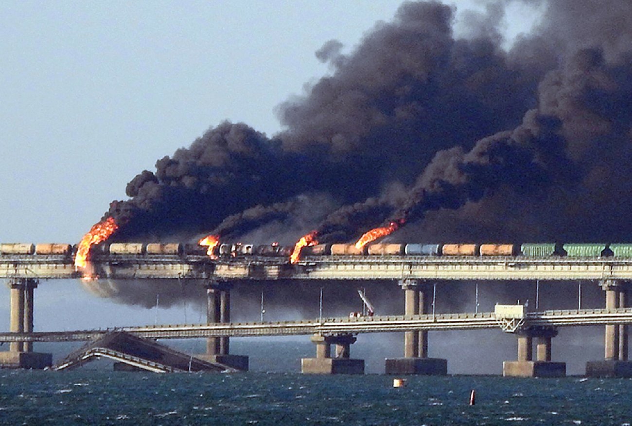 Teorie ws. Mostu Krymskiego. Rosja i Ukraina mówią, kto stoi za wybuchem.