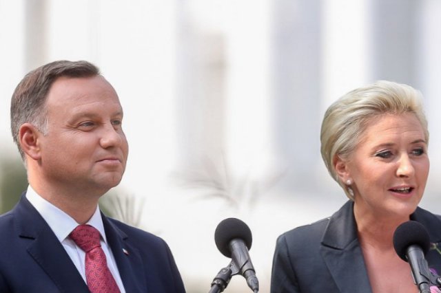 Agata Duda podczas inauguracji Narodowego Czytania Przedwiośnia zaskoczyła oryginalną stylizacją.