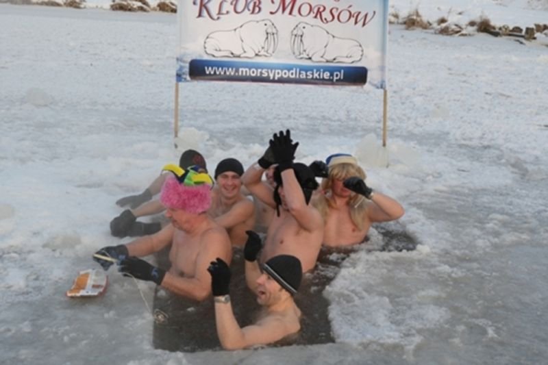 Tak wygląda kąpiel członków Podlaskiego Klubu Morsów przy temperaturze -30 stopni.