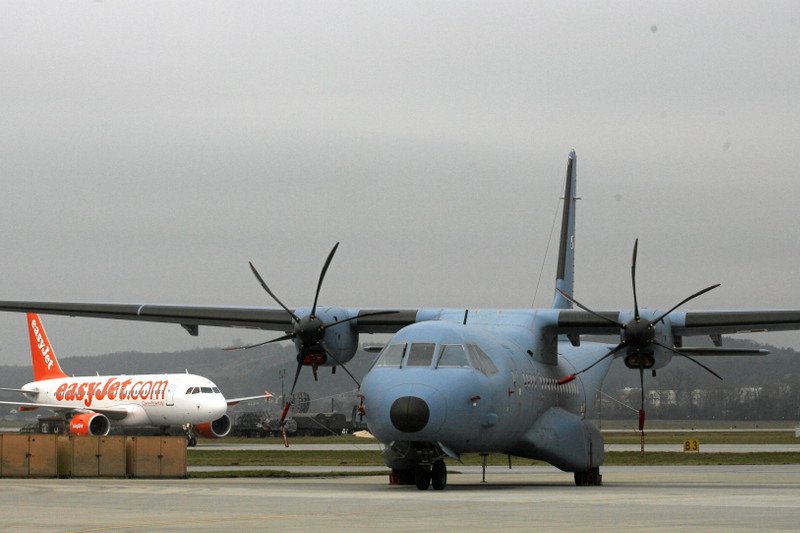 Kajetan P. przyleci do Polski na pokładzie wojskowej CASY? Internauci już kpią: "Z rozmachem i honorami"