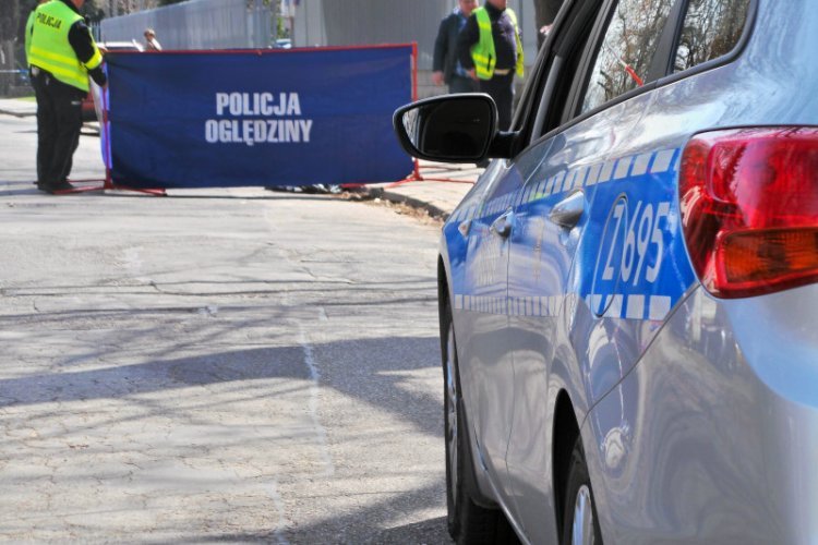 Wypadek w Lubinie. Kierowca samochodu wjechał w ludzi na przejściu dla pieszych.