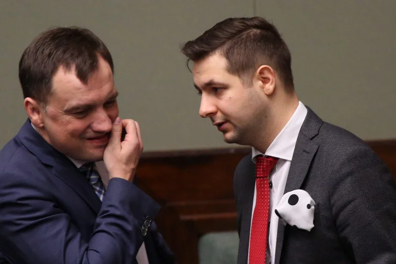 Minister Ziobro i jego zastępca Patryk Jaki chcą gruntownie zmienić wymiar sprawiedliwości w Polsce. Ich polityczne intencje budzą jednak duży opór sędziów