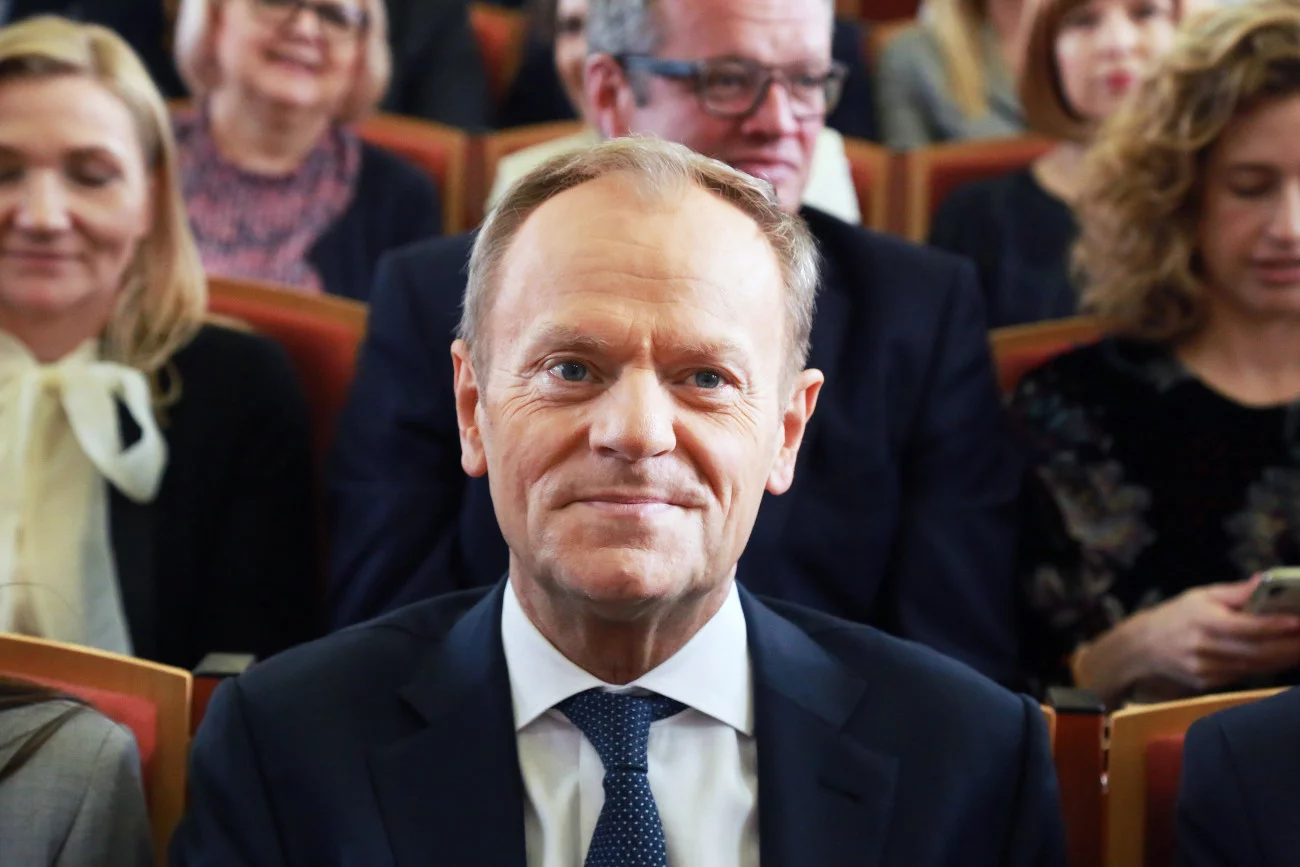 "Sieci" piszą o planie zemsty opozycji na PiS i dają na okładce Donalda Tuska.