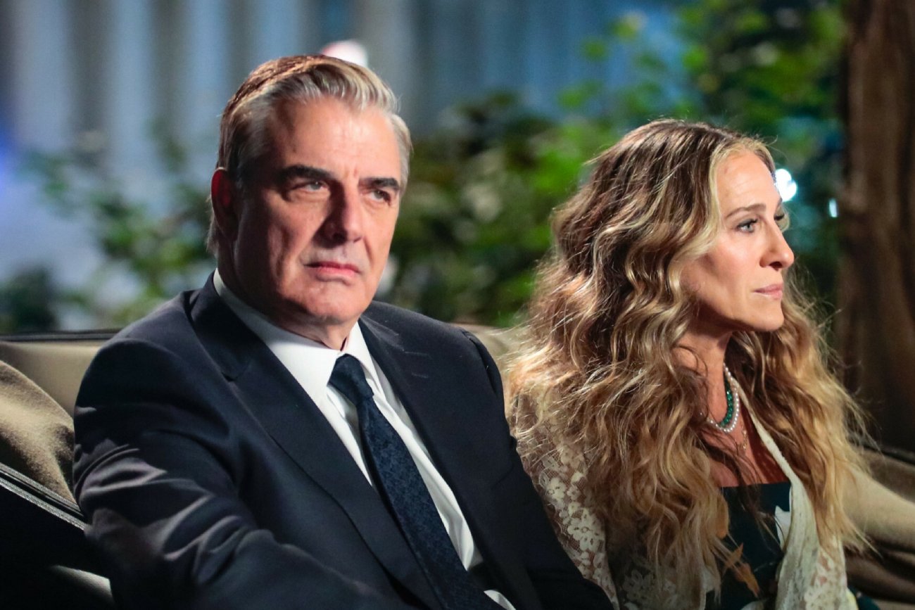 Chris Noth wycięty z finałowego odcinka "And Just Like That". W tle sprawa o molestowanie