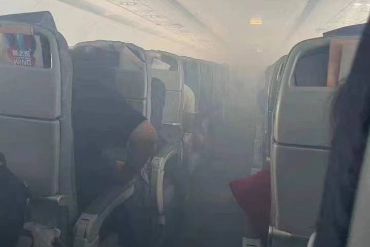 Dym na pokładzie samolotu linii Air China.