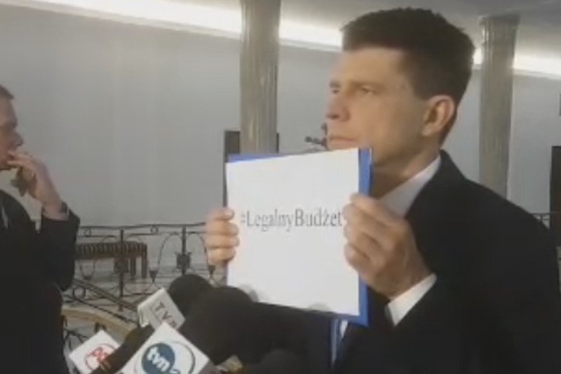 Opozycja zostaje w sali obrad na Boże Narodzenie i Sylwestra. Już nie chodzi o #WolneMedia, jest nowe hasło protestu