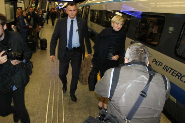 Agata Duda regularnie jeździ do Krakowa, gdzie odwiedza chorego ojca - Juliana Kornhausera.