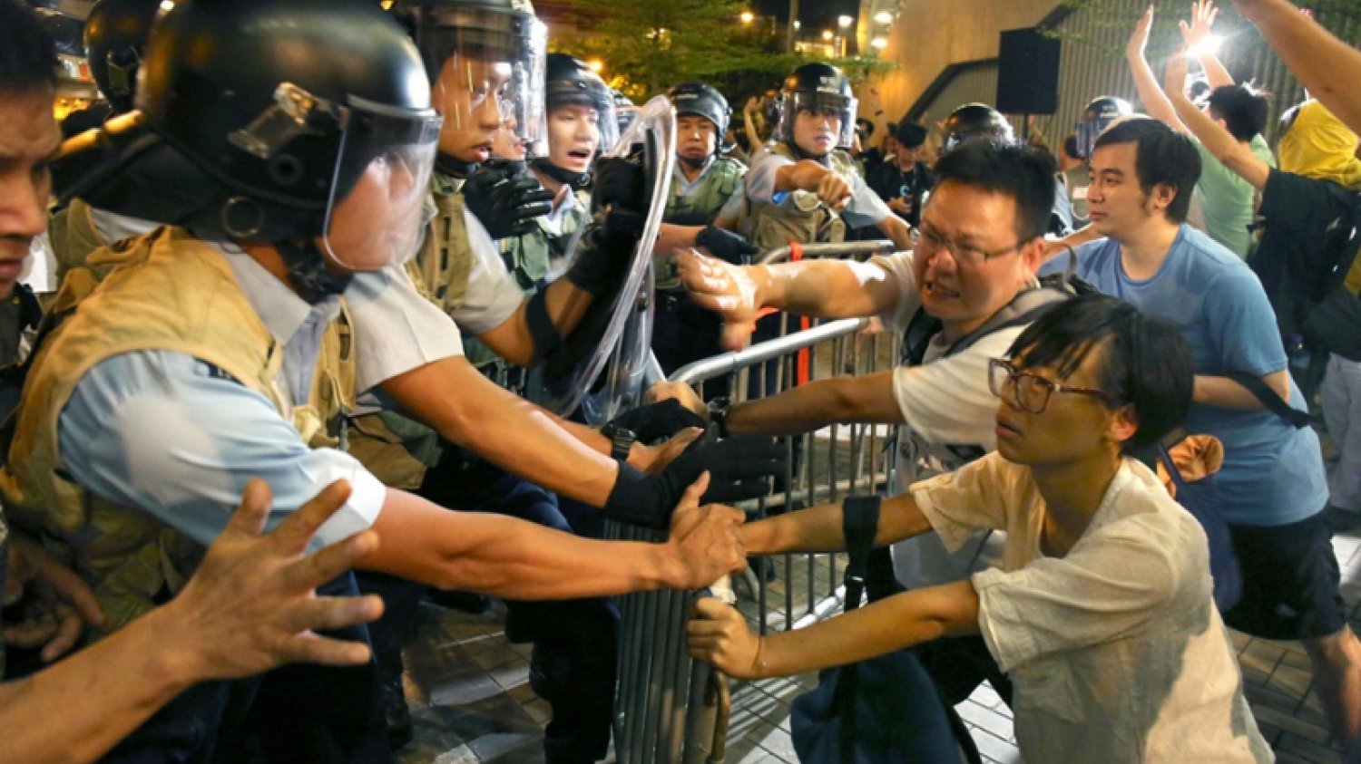 Protesty w Hongkongu już określa się mianem "Rewolucji Parasolek". Nie wszyscy mieszkańcy popierają jednak postulaty demonstrantów