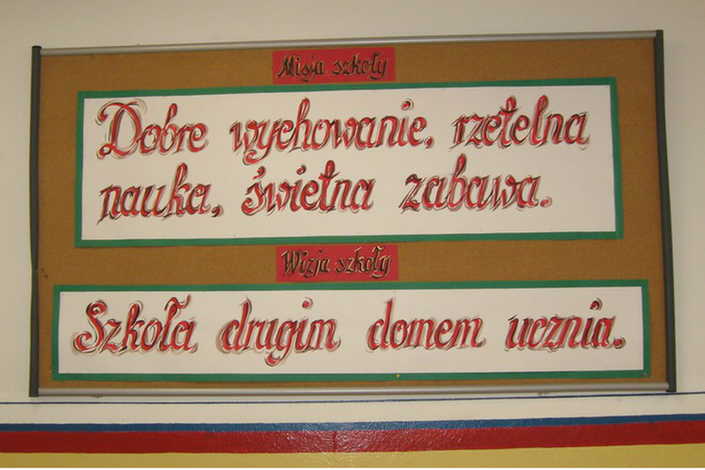 Napis w szkole w Krasnobrodzie