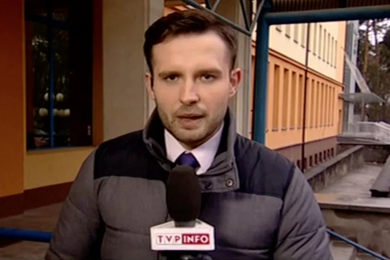 Karol Gnat z TVP Info ma prowadzić popołudniową audycję, która zastąpiła legendarny program "Zapraszamy do Trójki".