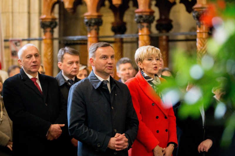 Andrzej Duda na rocznicy pogrzebu Lecha Kaczyńskiego śpiewał "Ojczyznę wolną racz nam wrócić Panie".