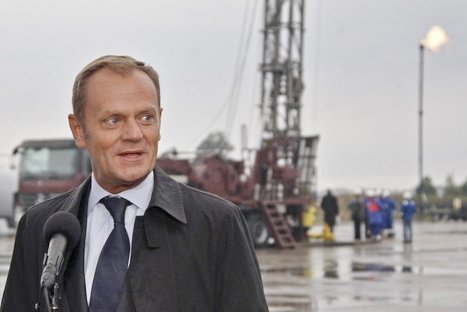 Premier Tusk obiecuje emerytury z wydobycia gazu łupkowego, wrzesień 2011 r., Lubocino