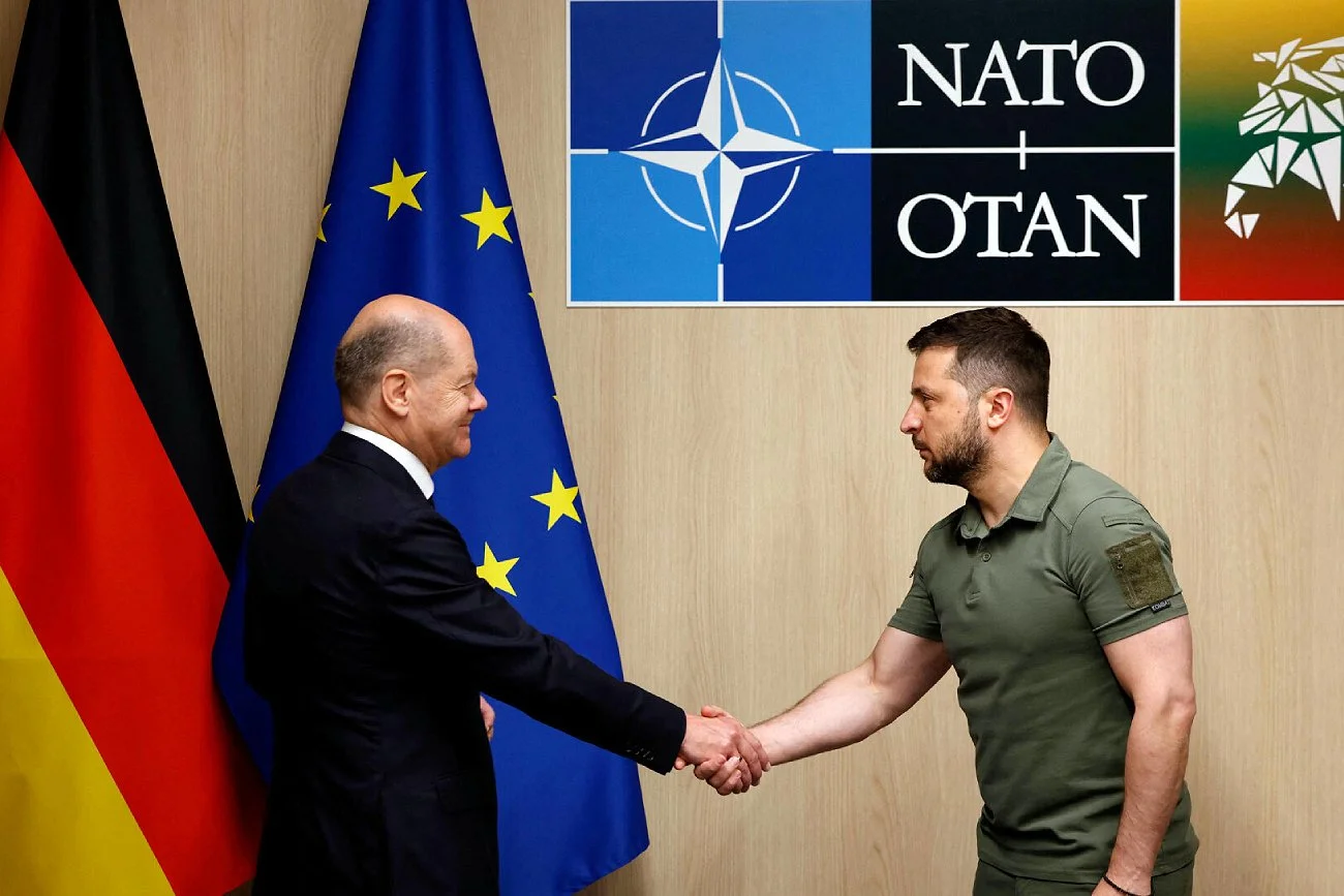 Prezydent Ukrainy Wołodymyr Zełenski złożył podziękowania państwom Zachodu. Wspomniał m.in. o Niemczech i USA. Kanclerz Niemiec Olaf Scholz i prezydent Ukrainy Wołodymyr Zełenski