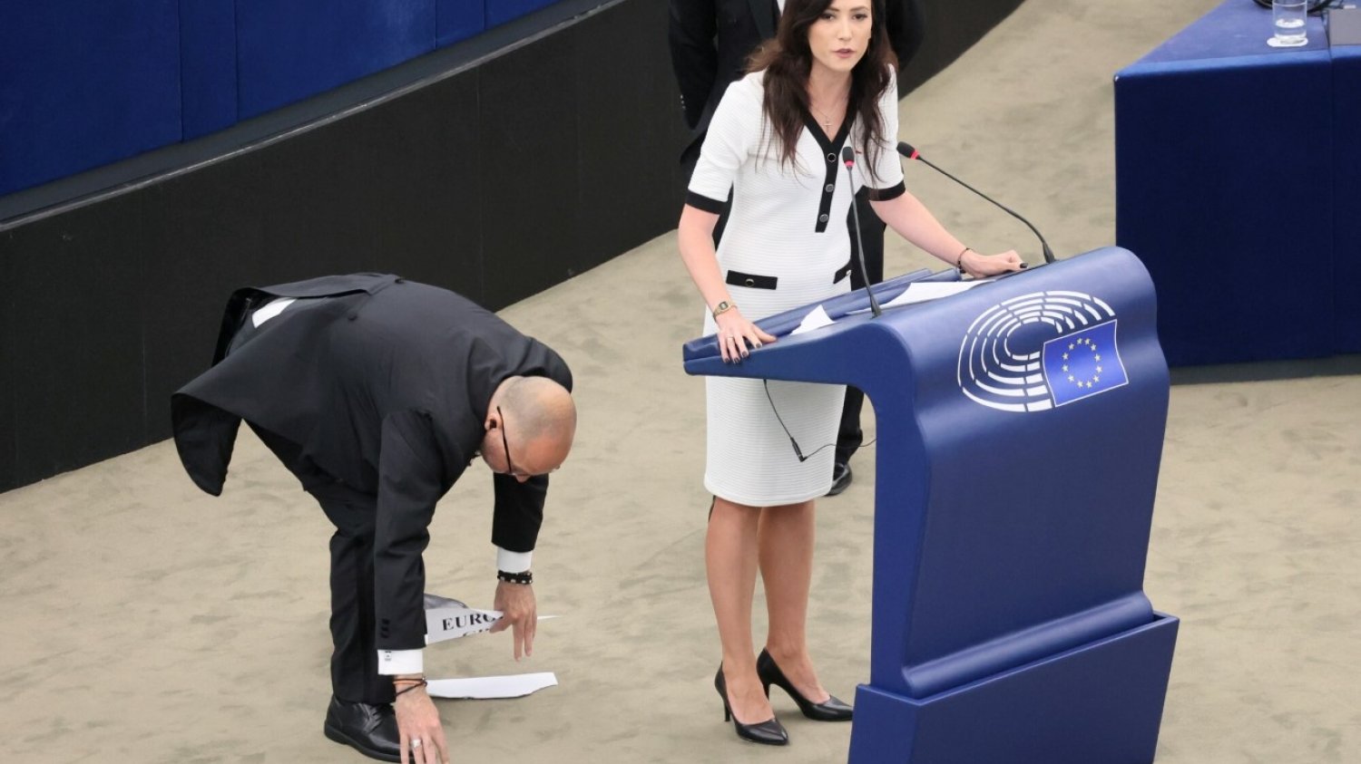 Europosłanka Ewa Zajączkowska-Hernik (Konfederacja) podczas pierwszego wystąpienia w PE.