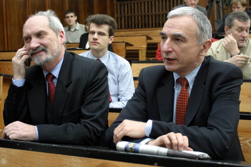 Antoni Macierewicz i Piotr Naimski nie odbiorą Nagrody Wolności im. Jana Karskiego