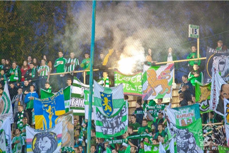 Zaproszenie do Mielca zespołu Karpaty Lwów wywołało protesty.