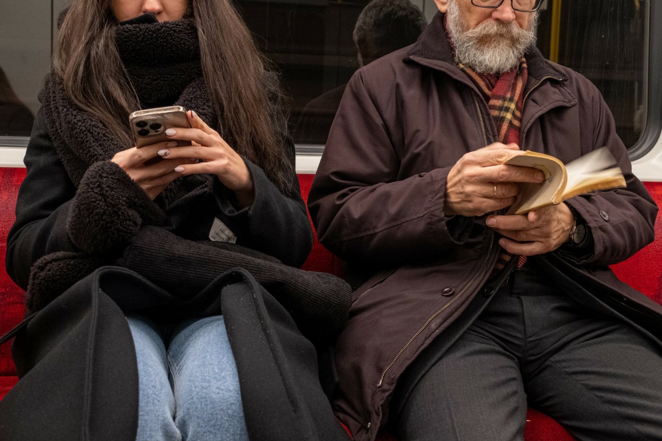 Pokolenie Z i 8 absurdalnych zachowań. Zamawianie w restauracji to początek