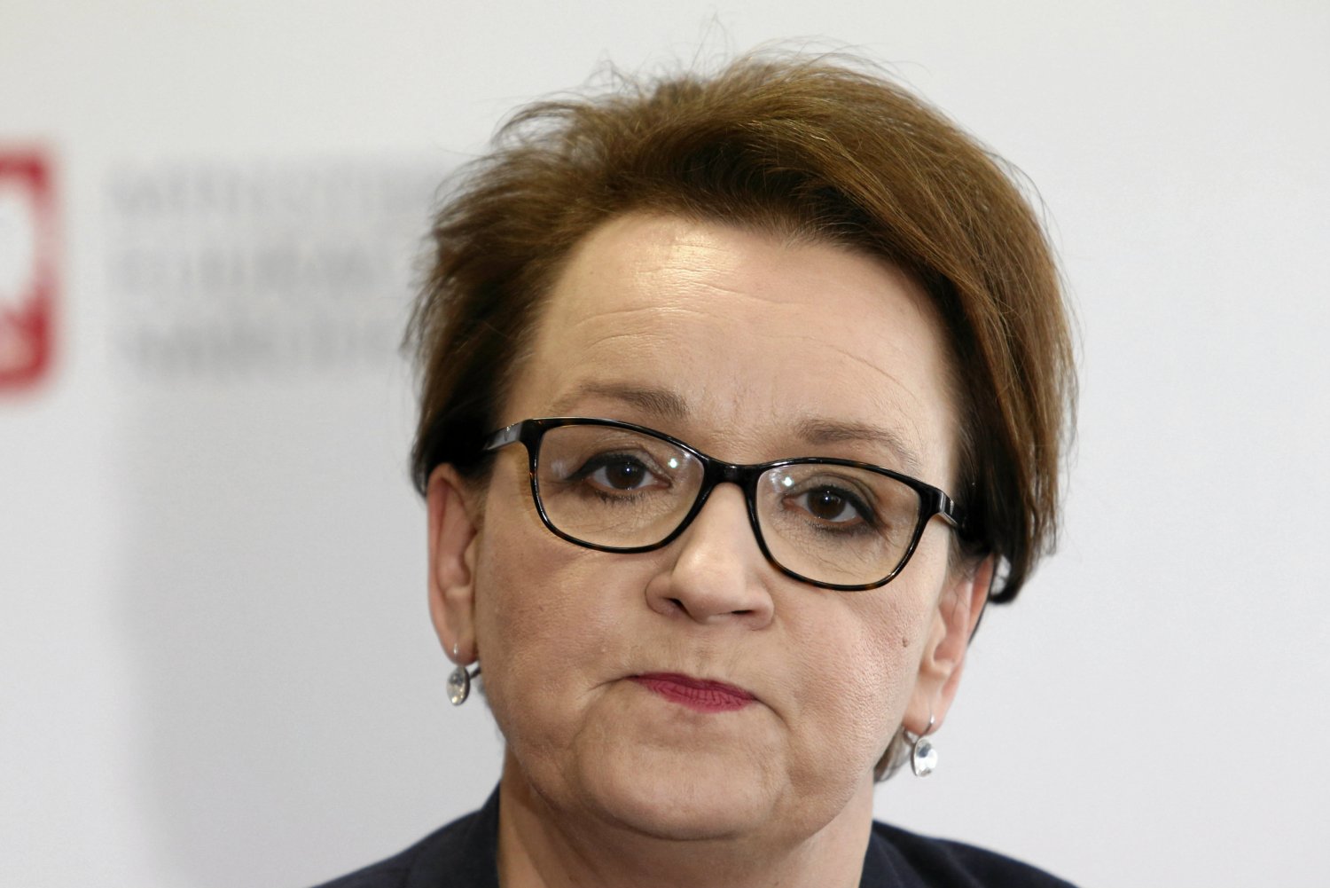 Anna Zalewska to nie jedyna twarz afery z PCK, która jest konsekwentnie zamiatana pod dywan.