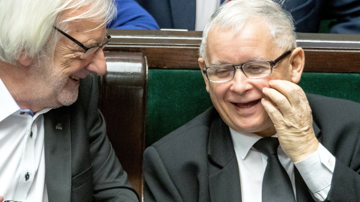 Sondaż pokazuje, jak zmieniło się poparcie dla PiS w ciągu roku.