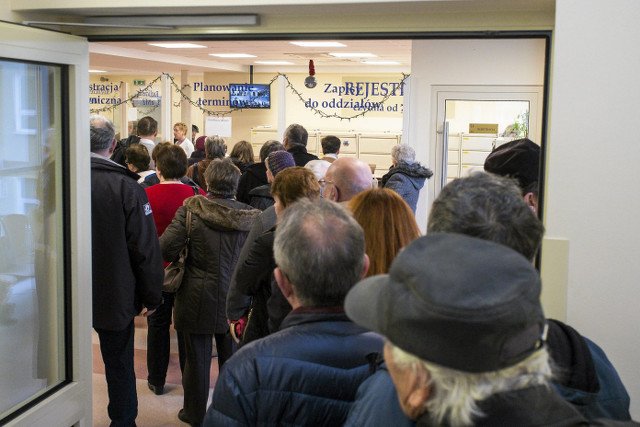 Ubezpieczenia od raka nie chronią przed kolejkami przy rejestracji w przychodniach onkologicznych