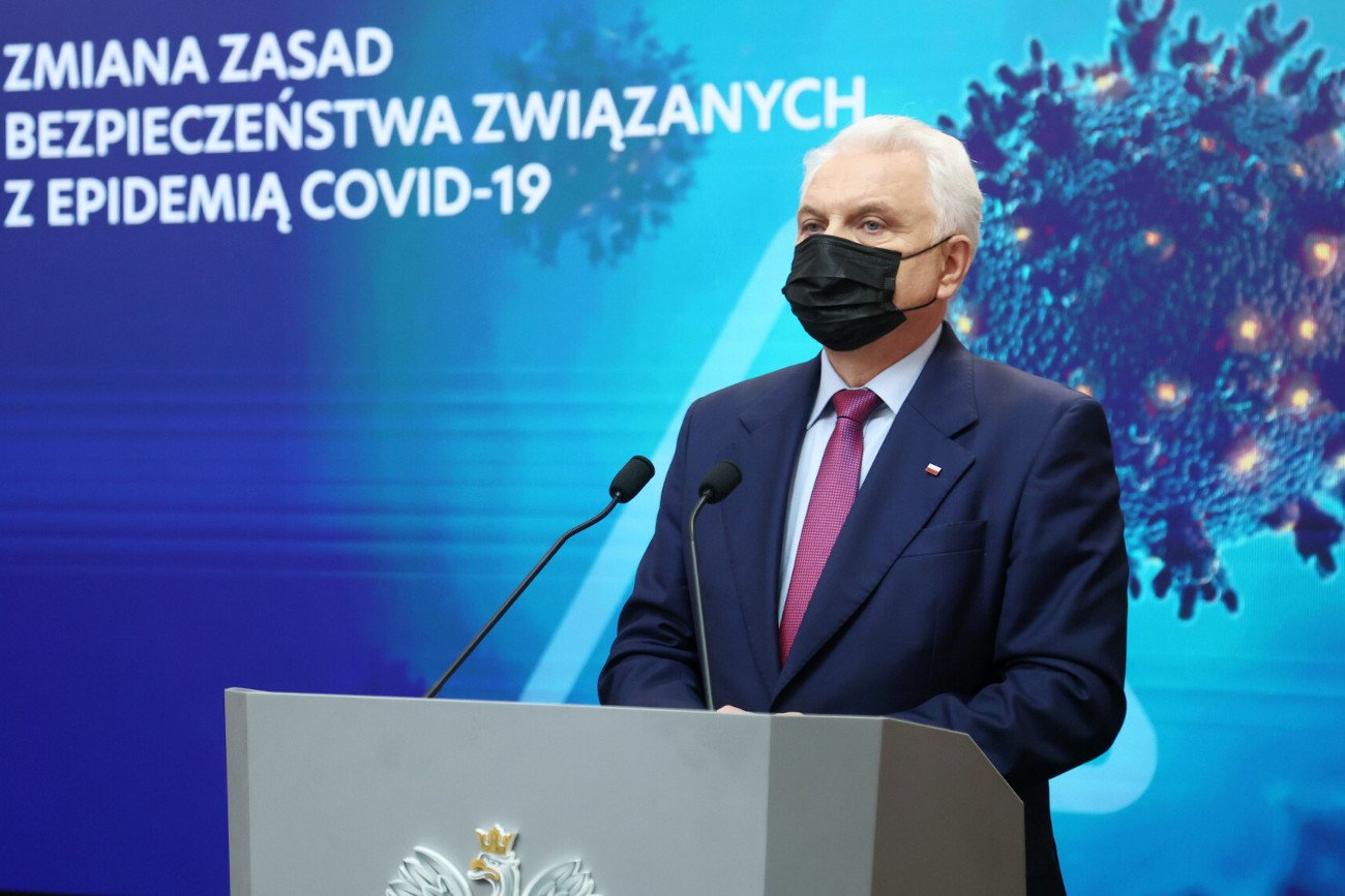 Waldemar Kraska odniósł się do ewentualnych nowych obostrzeń dla niezaszczepionych na antenie radiowej Jedynki.