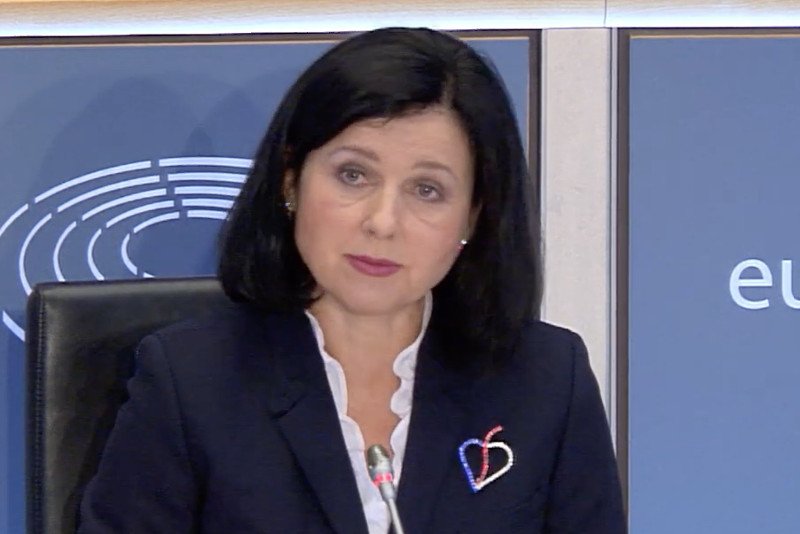 Czeska komisarz Věra Jourová zamierza zająć się sprawą mediów publicznych w Polsce.