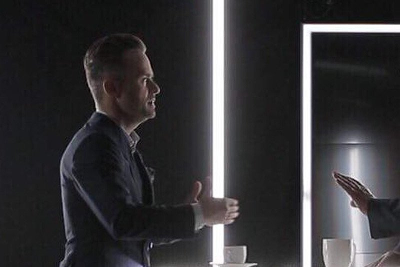 Adam Hofman we wtorek zadebiutuje w roli dziennikarza. Pierwszym gościem będzie... Antoni Macierewicz.