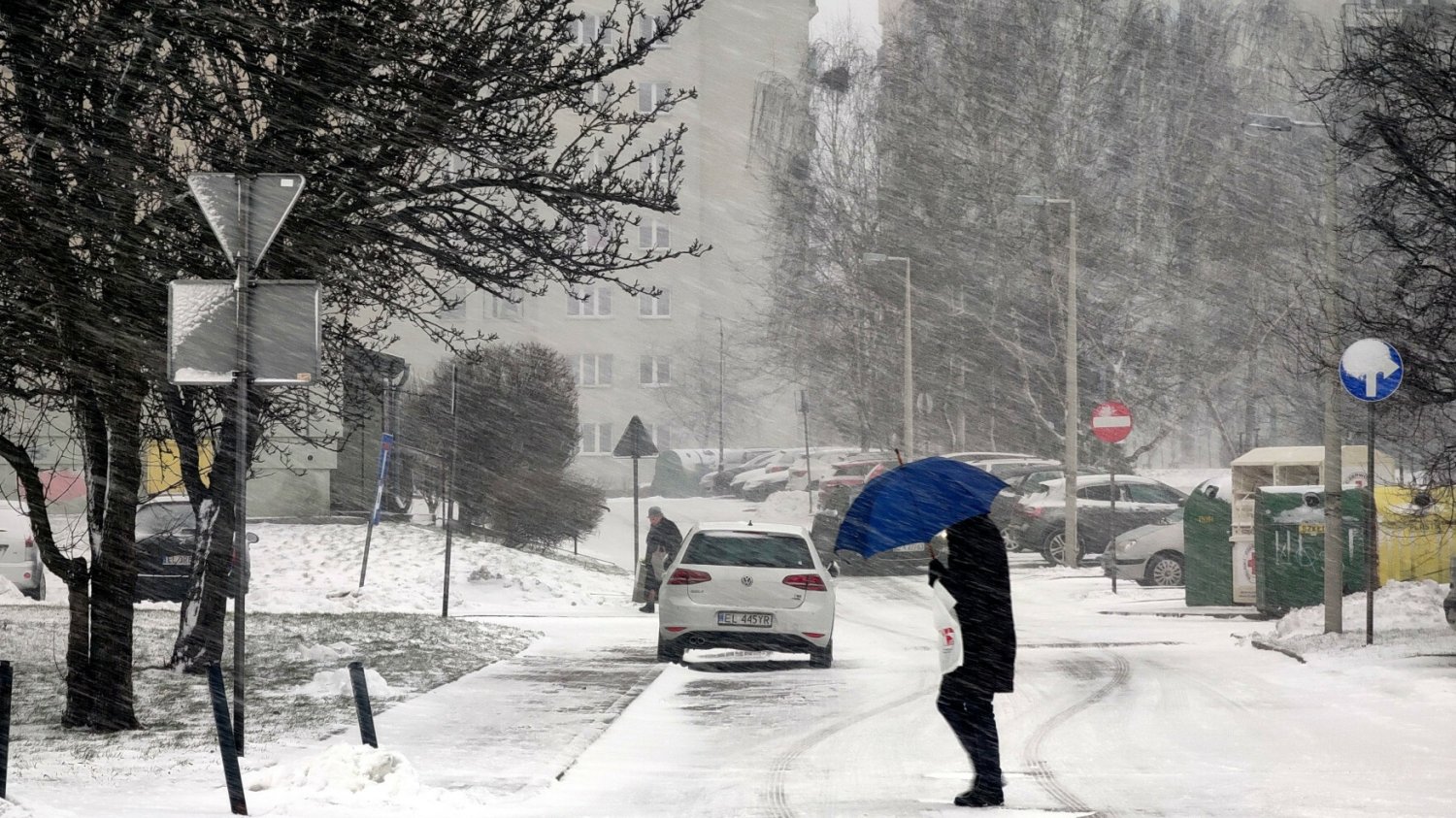 Pogoda w weekend da nam się we znaki. Nadchodzą zamiecie i silny wiatr.