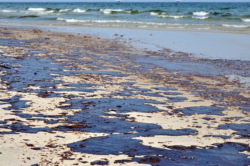 Ropa naftowa na wybrzeżu Alabamy. Czerwiec 2010.